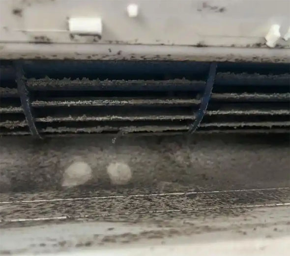 兴化空调吹的风有股烧焦味是怎么回事